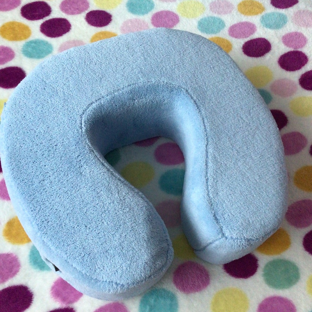 Travel neck pillow with vibration option NWOT